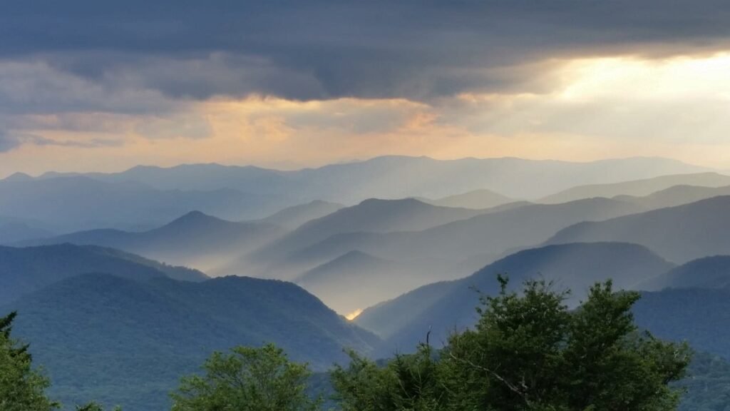 Which Is Cheaper Pigeon Forge Or Gatlinburg?