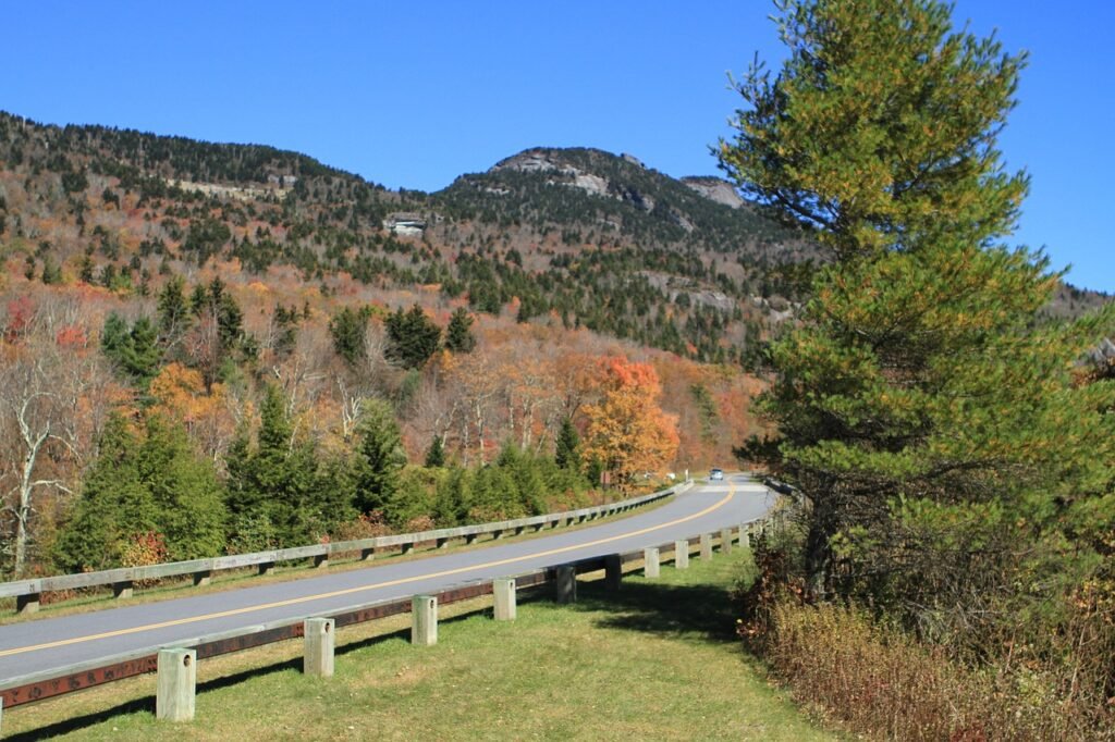 Does Blue Ridge Parkway Go Through Great Smoky Mountains National Park?