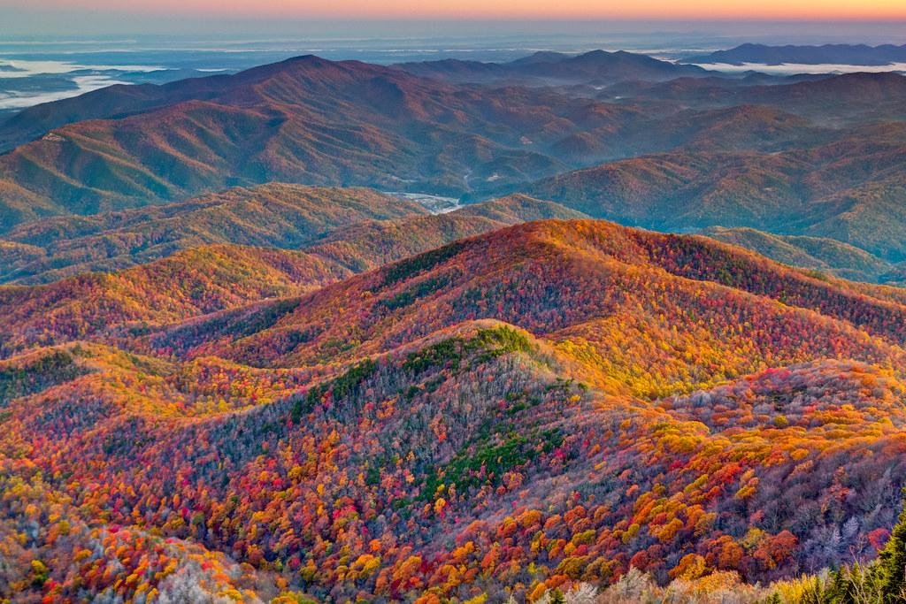 Wheels Through Time: The Rise of Roads and Railways⁢ in the Smokies